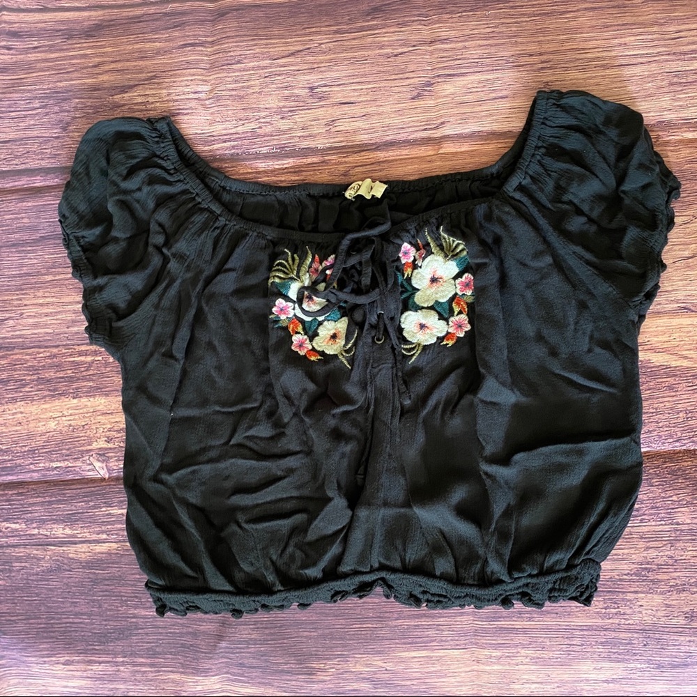 Hollister black on/off shoulder crop top Size M